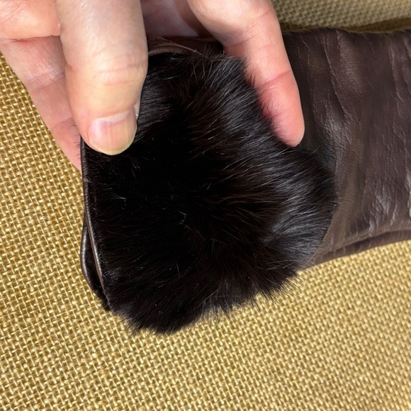 VTG Isotoner Women Leather Gloves Wool Lining Sz 7 Brown Fur trim  Supple NWOT - Picture 4 of 6